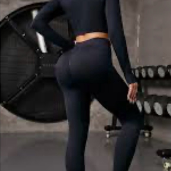Gymshark leggings , long sleeve cop top and cropped tank top - Picture 6 of 6